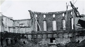 Der 18. September 1944 ist für die, die den Tag im damaligen Wesermünde erlebt haben, noch heute ein Schreckensdatum. Die Stadt versank in einem Bombenhagel und wurde in Schutt und Asche gelegt, 618 Menschen starben, 1193 erlitten Verletzungen, 30 000 verloren ihr Zuhause. Senioren aus Langen erinnern sich, wenn sie mit dem Ukraine-Krieg konfrontiert werden, an diese Bombennacht