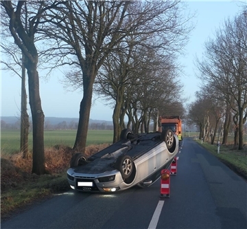 Unfall Auto auf dem Dach