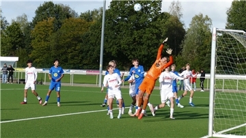 Der 2:1-Siegtreffer von Luca Fitter für den JFV Bremerhaven fiel per Bogenlampe.