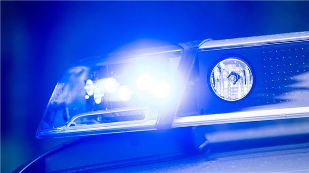 Mann ohne Führerschein rast vor Polizei davon Der 25-Jährige beschleunigte innerhalb des Stadtgebietes auf rund 150 Kilometer pro Stunde. (Symbolbild)