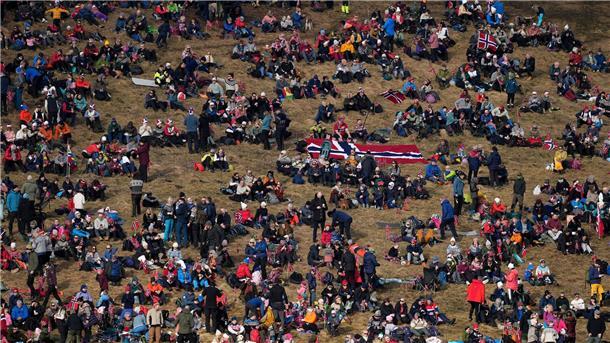 Kläbo krönt Fabel-WM: Sechsfach-Weltmeister in Trondheim Der 50-Kilometer-Lauf wurde zu einem Skifestival mit zehntausenden Fans.