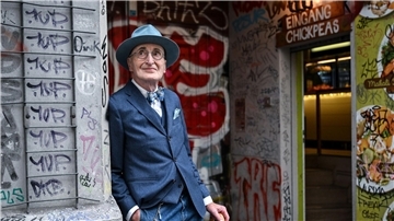 Der 79-jährige Influencer Günther Krabbenhöft hat 300.000 Follower auf der Social-Media-Plattform Instagram.