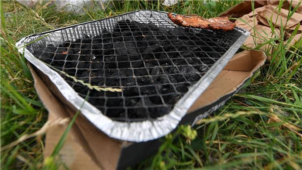 Der Absatz von Einweggrills hat stark zugenommen. (Archivbild)