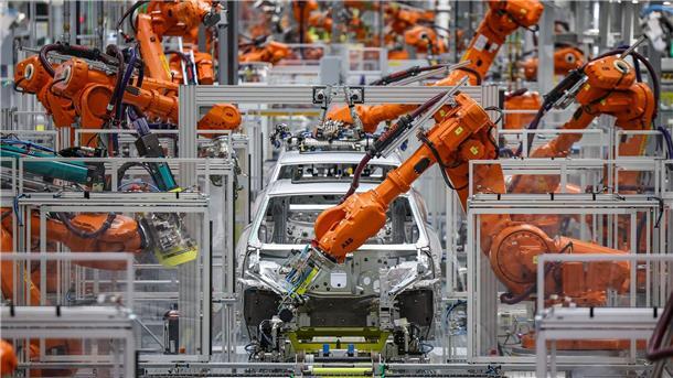 Industrieroboter-Absatz sinkt leicht - Ausblick verhalten Der Absatz von Industrierobotern ist weiterhin hoch - im vergangenen Jahr aber leicht zurückgegangen. (Symbolbild)