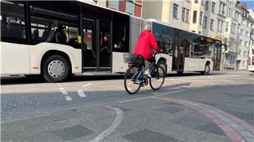 Übergang des Radwegs von der Schillerstraße in die Bismarckstraße.