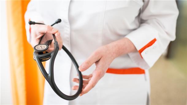 Der Ärztemangel in Bremerhaven spitzt sich langsam zu. Wartezeiten für Patienten werden länger. „In fünf Jahren haben wir ein ernstes Versorgungsproblem“, sagt Dr. Birgit Lorenz.