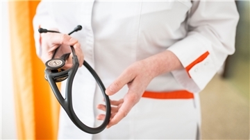 Der Ärztemangel in Bremerhaven spitzt sich langsam zu. Wartezeiten für Patienten werden länger. „In fünf Jahren haben wir ein ernstes Versorgungsproblem“, sagt Dr. Birgit Lorenz.