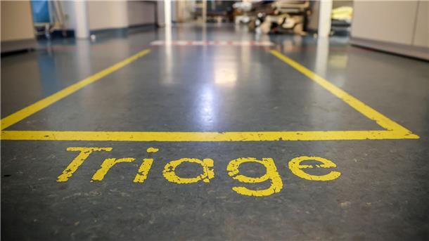 Ärzteverband: Verfassungsbeschwerde gegen Triage-Regel Der Ärzteverband reicht eine Verfassungsbeschwerde gegen die Triage-Regel ein.