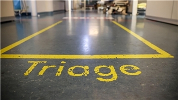 Der Ärzteverband reicht eine Verfassungsbeschwerde gegen die Triage-Regel ein.