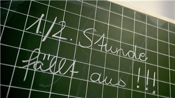 Der Alptraum aller Eltern: Die Schule fällt mal wieder aus, weil es zu wenig Lehrer gibt. Foto Seidel