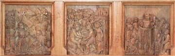 Der Altar der Uthleder Sankt-Nicolai-Kirche enthält bedeutende Schnitzwerke wie die Stigmatisation des Heiligen Franz von Assisi, Hiobs Plagen und die Eitelkeitspredigt des Barhardin von Siena (von links).
