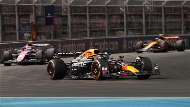 Vier mit Bier: Verstappens WM-Party in der Nacht von Vegas Der alte und neue Weltmeister: Max Verstappen.