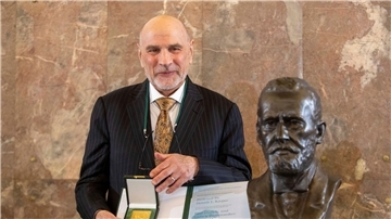 Der amerikanische Mediziner Dennis Kasper in der Frankfurter Paulskirche.
