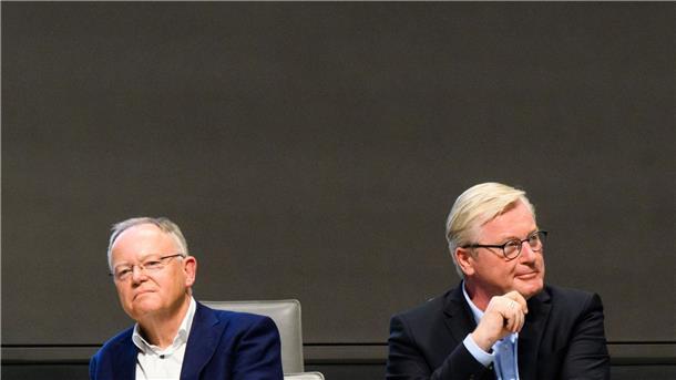 Der amtierende Ministerpräsident Stephan Weil und sein Wirtschaftsminister und Herausforderer Bernd Althusmann von der CDU.