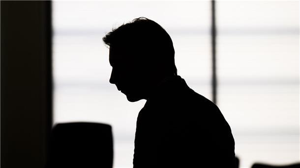 Prozess gegen Christian B. - Zeuge bedauert verlorene Videos Der Angeklagte Christian B. steht im Gerichtssaal im Landgericht Braunschweig.