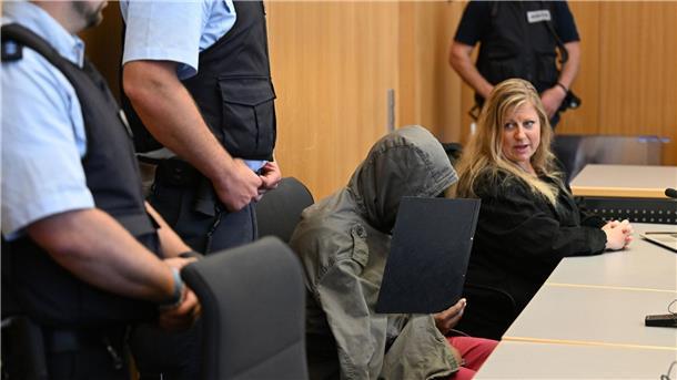 „Reine Zufallsopfer“ - Illerkirchberg-Prozess hat begonnen Der Angeklagte im Gerichtssaal in Ulm.