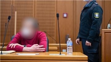 Der Angeklagte im Prozess um die „NSU 2.0“-Drohschreiben sitzt im Frankfurter Landgericht.