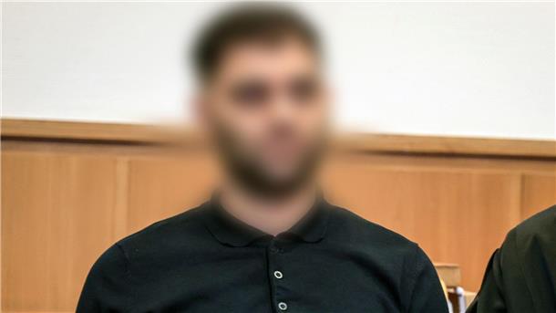 Der Angeklagte soll laut Anklage aus Heimtücke und niedrigen Beweggründen getötet haben.