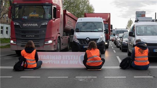 Klimaprotest: Knapp 2000 Verfahren in Berlin Der anhaltende Protest von Klima-Demonstranten in Berlin führt zu Hunderten Anzeigen.