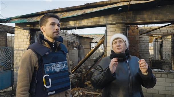 „Zermürbung ist spürbarer“: ARD-Thementag zum Ukraine-Krieg Der ARD-Korrespondent Vassili Golod spricht mit einer Frau, die 15 Kilometer entfernt von der Grenze zu Russland lebt und den Kontakt zu ihren Verwandten dort abgebrochen hat.