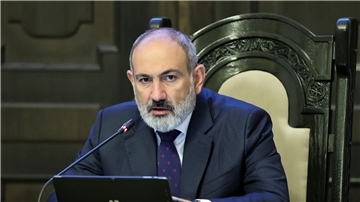 Der armenische Premierminister Nikol Paschinjan leitet eine Kabinettssitzung.