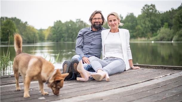 Der Auesee zwischen Speckenbütteler Park und Hafenrand ist das A und O für Silvia und Clemens Dörr - nicht nur wegen Hundedame „Pippa“.
