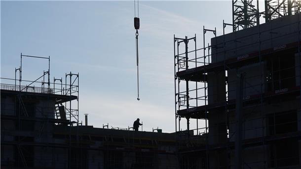 Der Auftragsmangel im Wohnungsbau nimmt zu.