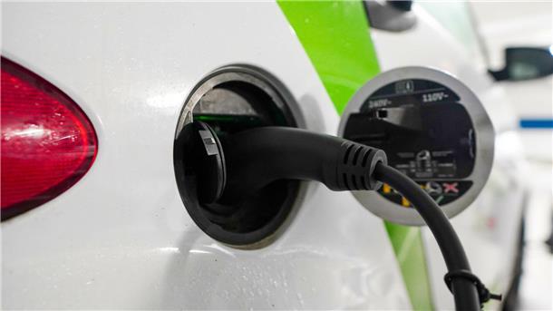Ladevorgang an einem Elektroauto