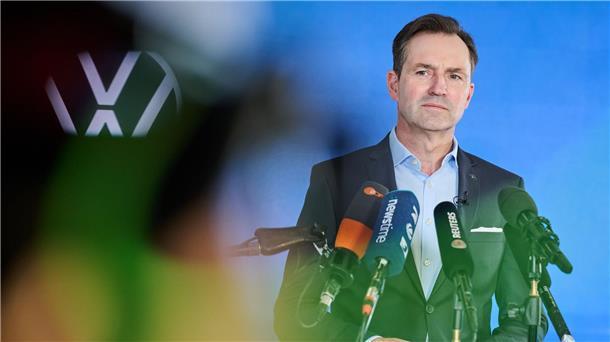 Worauf sich VW und die IG Metall geeinigt haben Der Autobauer habe harte Entscheidungen treffen müssen, sagte VW-Markenchef Schäfer.