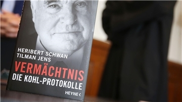 Der Autor Heribert Schwan hatte auf eigene Faust ein Buch mit nicht autorisierten Zitaten Kohls veröffentlicht.