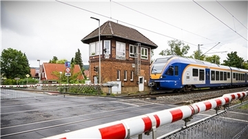 Der Bahnhof Friedland liegt im Landkreis Göttingen, im südlichsten Zipfel Niedersachsens am Drei-Länder-Eck mit Hessen und Thüringen.