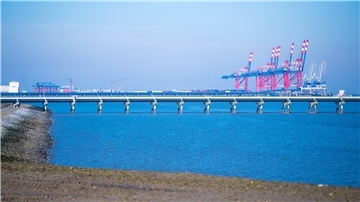 Der Bau und Betrieb der Pipeline, die das erste LNG-Terminal in Wilhelmshaven an das Gasnetz anbinden soll, sind zugelassen.