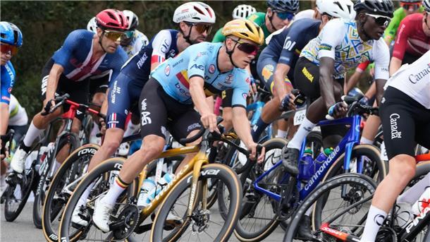 Revanche in Ruanda: Pogacar nach Soloritt wieder Weltmeister Der Belgier Remco Evenepoel (Mitte) in Aktion.