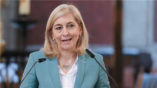 Ausschuss bekommt geschwärzten Masken-Bericht „Der Bericht enthält Informationen, die wir schützen müssen„, sagt die Gesundheitsministerin. (Archivbild)