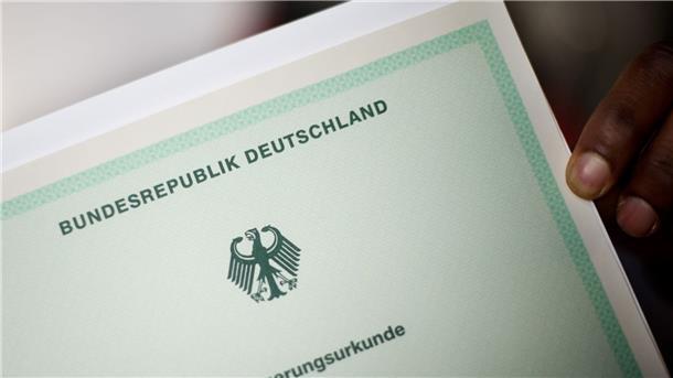 Der Besitz mehrerer Staatsbürgerschaften soll mit der Reform viel einfacher werden.