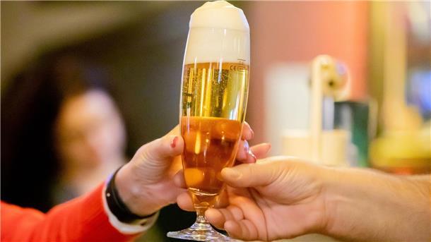 Hohe Kosten und weniger Durst auf Bier Der Bierabsatz in Deutschland ist nach den Corona-Jahren wieder leicht gestiegen.