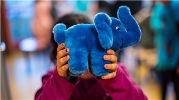 Der Blaue Elefant ist das Maskottchen des Kinderschutzbundes und seiner Kinderhäuser. 
