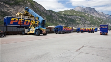 Lastwagen von Pedot