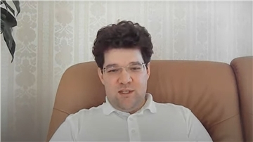 Der Braker Zahnarzt Leon Schneider nimmt in einem YouTube-Video den Landkreis Wesermarsch unter Beschuss.