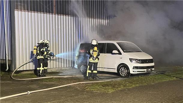 Der Brand eines VW-Multivans in Weertzen war ebenfalls Gegenstand des Prozesses. Auch dafür wurden die drei Tatverdächtigen jetzt als Täter verurteilt.