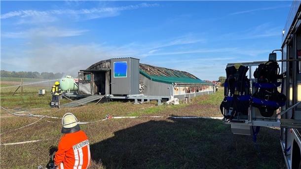Der Brand in dem mobilen Hähnchenstall in Bothel konnte schnell unter Kontrolle gebracht werden.