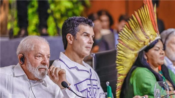 Lula beschwört „amazonischen Traum“ von Umweltschutz Der brasilianische Präsident Luiz Inácio Lula da Silva (l) hat bei seinem Amtsantritt angekündigt, den Umwelt- und Klimaschutz wieder zu stärken.