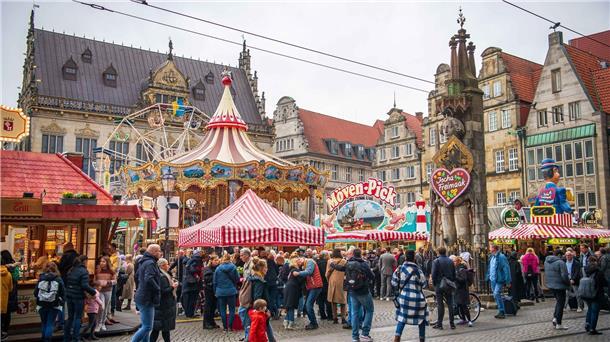 „Ischa Freimaak“: In Bremen beginnt die „fünfte Jahreszeit“ Der Bremer Freimarkt auf dem Marktplatz wurde eröffnet.