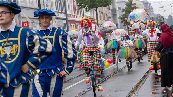 1,5 Millionen Besucher auf Bremer Freimarkt Der Bremer Freimarkt wird seit dem Jahr 1035 veranstaltet und erfasst über das Festgelände Bürgerweide hinaus auch die historische Altstadt.