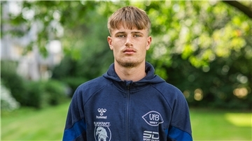 Der Bremerhavener Connor Rohra hat schon früh seine Komfortzone verlassen, um sich weiterzuentwickeln. In der kommenden Saison gehört der defensive Mittelfeldspieler fest zum Kader des VfB Oldenburg in der Regionalliga Nord.
