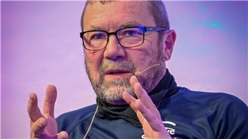 Der Bremerhavener Detlev Suhr steht für einen weiteren Einsatz im Mittelmeer bereit. Er arbeitet ehrenamtlich für Sea-Eye. Foto Scheschonka