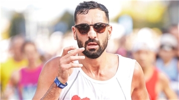 Der Bremerhavener Hassan Moussa hat beim Berlin-Marathon eine neue Bestzeit aufgestellt - und 10.250 Euro für kranke Kinder gesammelt.