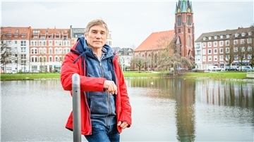 Der Bremerhavener Jens Ennen erinnert sich an seine Kindheit am Holzhafen.
