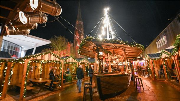 Bremerhavener Weihnachtsmarkt am Abend