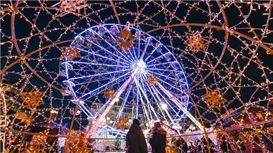 Das Riesenrad auf dem Bremerhavener Weihnachtsmarkt.